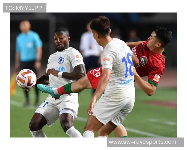 中超精彩对决河南建业迎战大连一方全力争胜展现足球魅力 中超精彩对决河南建业迎战大连一方全力争胜展现足球魅力